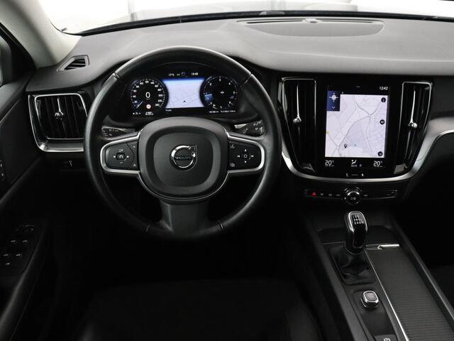 Volvo V60 2.0 D3 Momentum Pro | Trekhaak | Half leder | Carplay | Navigatie | Full LED | Cruise control | Parkeerhulp | Bluetooth