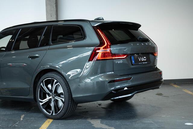 Volvo V60 T8 Plug-in hybrid AWD Plus Dark | Harman Kardon Premium Audio | 360° Parkeercamera | Parkeersensoren voor en achter | Google Infotainment | Nappa Lederenbekleding | Panoramadak | Parkeerverwarming | Head-Up Display | 19" 5-Spaaks Black / Diamond Cut velge