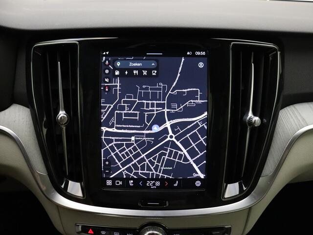 Volvo V60 T6 350pk AWD Essential Bright / Blond leder / ACC / PDC V+A / Camera / Stoel/- en stuurverwarming / 19'' Velgen / Getint glas /
