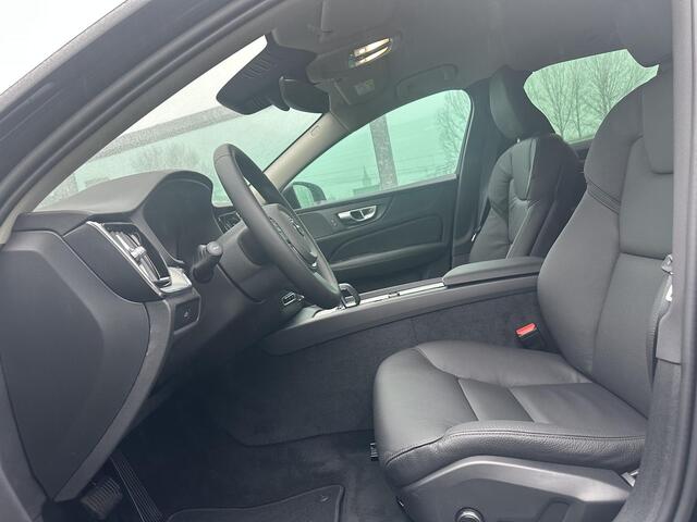 Volvo V60 2.0 B4 Essential Edition / Voor+achter+stuur verwarmd / Leder / BLIS / Camera achter / Pilot assist + ACC /