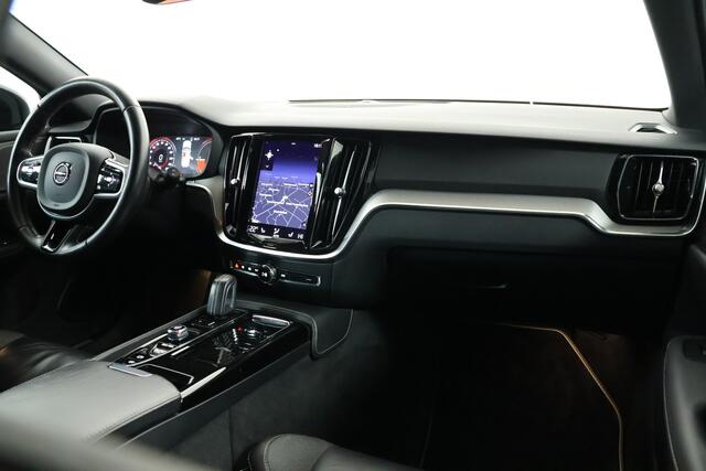 Volvo V60 2.0 T8 Twin Engine AWD R-Design / Pilot assist / HUD / Harmankardon / CarPlay