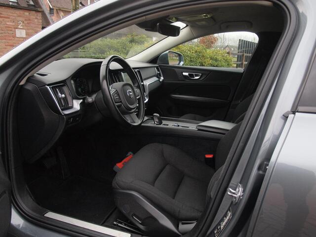 Volvo V60 2.0 B3 Momentum Advantage | Camera | Trekhaak | Apple Carplay | Cruise Control |