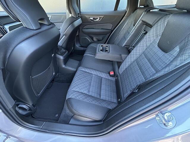 Volvo V60 2.0 T6 Plug-in hybrid AWD Core Business Edition Harman Kardon audio / 360 camera