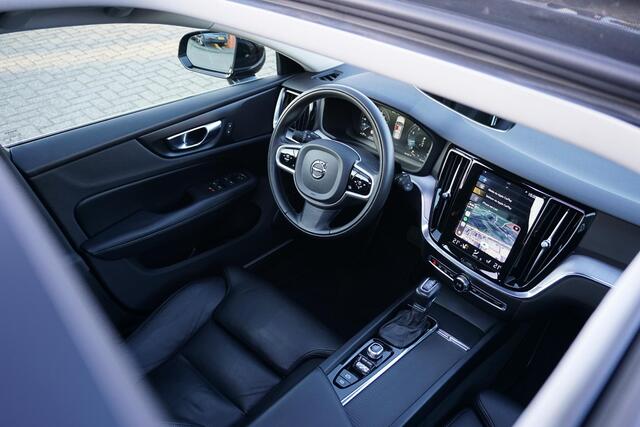 Volvo V60 2.0 T4 Momentum Pro + LEDER / PANO / TREKHAAK ELEKTRISCH