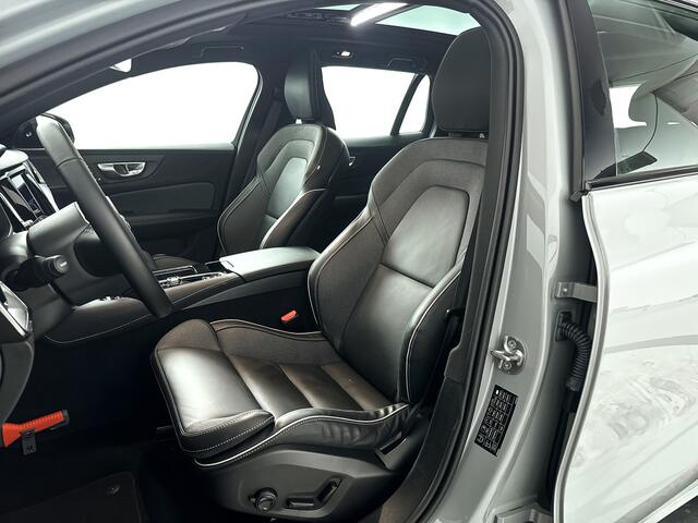 Volvo V60 T6 Plug-in hybrid AWD Plus Dark | Panoramadak | Harman Kardon | 360° camera | Trekhaak | Stoel- stuurverwarming