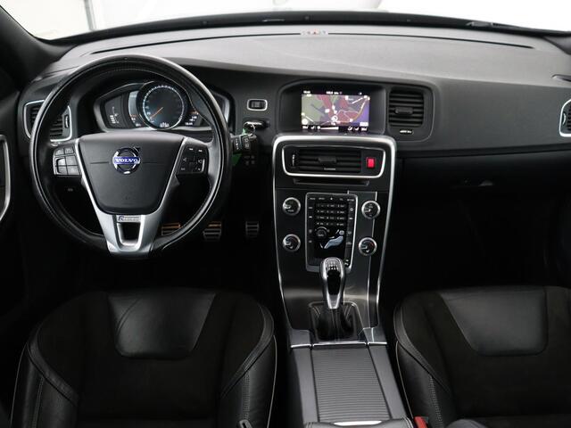 Volvo V60 2.0 T4 Sport | Stoelverwarming | Bi-Xenon | Leder/Alcantara | Trekhaak | Navigatie | Bluetooth | Cruise control | Parkeerhulp | Climate control | Origineel NL