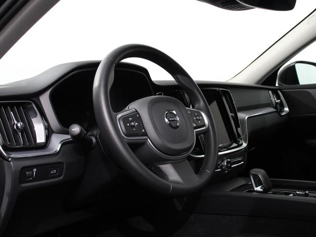 Volvo V60 2.0 B4 Momentum | Climate control | Cruise control adaptieve | Parkeersensoren | Achteruitrijd camera | LED | Verwarmde voorstoelen | Lane assist | Apple Carplay/ Android Auto