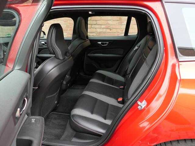 Volvo V60 T4 AUT R-Design 12 MND garantie Pilot assist / Camera / Trekhaak