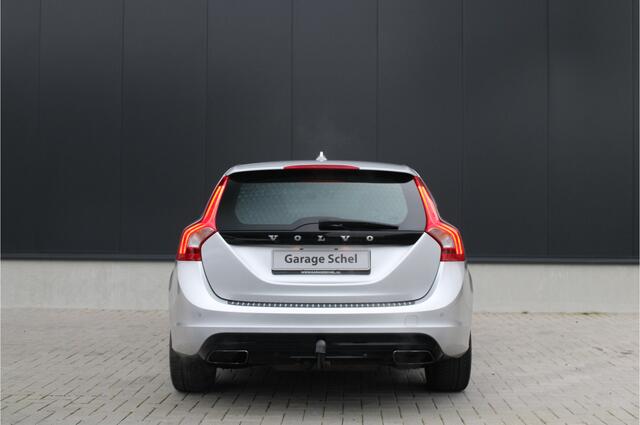 Volvo V60 1.5 T3 Polar+ Dynamic - Leder - Stoelverwarming - Trekhaak - Navi - PDC - On Call - Xenon - Rijklaar