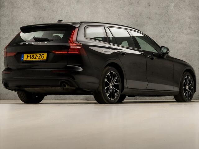 Volvo V60 2.0 B3 Momentum Sport 177Pk Automaat (APPLE CARPLAY, GROOT NAVI, PARKEERSENSOREN, SPORTSTOELEN, DAKRAILS ZWART, LED KOPLAMPEN, NIEUWE APK, NIEUWSTAAT)