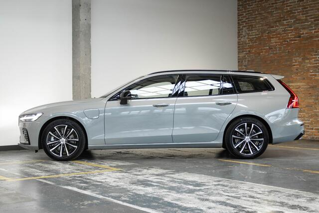 Volvo V60 T6 Plug-in hybrid AWD Plus Bright | Lederen Bekleding | Google Infotainment | Parkeercamera | Parkeersensoren voor + achter | Stoelverwarming | Stuurwielverwarming | Harman Kardon Premium Audio |