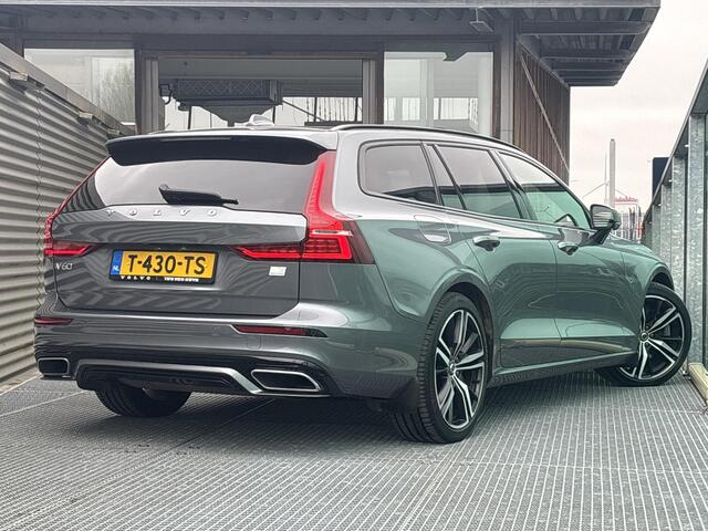 Volvo V60 2.0 T8 Recharge AWD R-Design PHEV, Automaat, Panoramadak, Head-up display, Driver assist, BLIS, Gelaagde- en getinte ramen, Stoelverwarming, Stuurverwarming, Trekhaak semi elektrisch, Harman Kardon audio