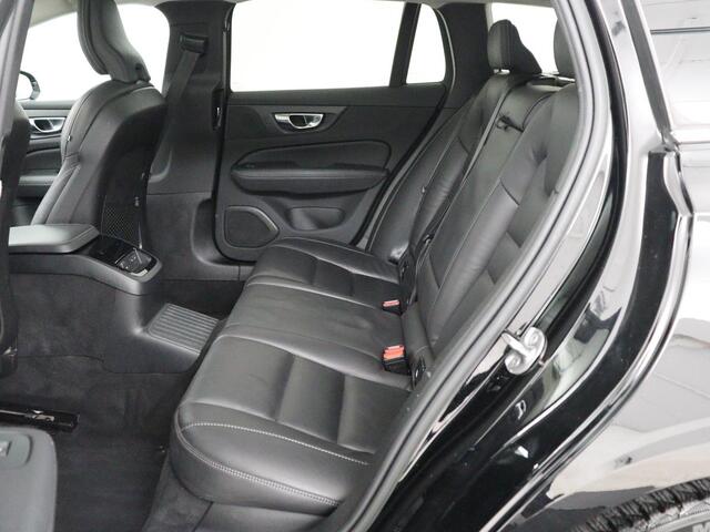 Volvo V60 2.0 T8 Plug-in AWD Ultimate Bright | Panoramadak | Trekhaak | Leder | Stoelventilatie | 360 Camera | Harman/Kardon | Head-Up | Keyless | Carplay | Achterbankverwarming | Adaptive cruise | PHEV