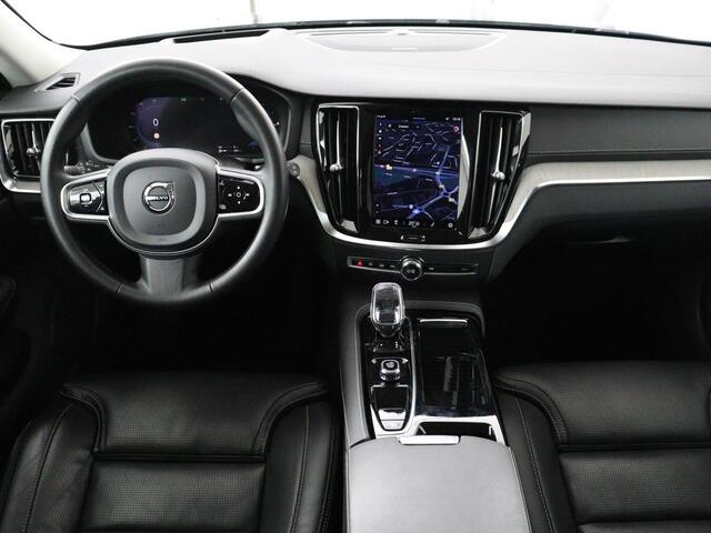 Volvo V60 2.0 T8 Plug-in AWD Ultimate Bright | Panoramadak | Trekhaak | Leder | Stoelventilatie | 360 Camera | Harman/Kardon | Head-Up | Keyless | Carplay | Achterbankverwarming | Adaptive cruise | PHEV