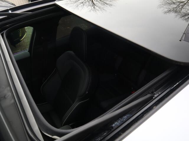 Volvo V60 2.0 T8 Plug-in hybrid AWD Ultra Dark | 20" Turbine Velgen | Exterieur Styling Kit | HEICO uitlaattips | Polestar Optimisation | 360-Camera | Schuif/kanteldak |