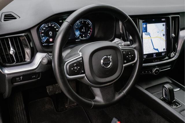 Volvo V60 2.0 B3 Aut. Momentum Advantage Full led/ Camera/ Navigatie/ Carplay/ Cruise control/ 17" Lmv/ Privacy glass