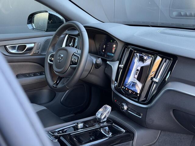 Volvo V60 2.0 T6 Plug-in hybrid AWD Plus Dark Adaptive Cruise Control / BLIS / 360 camera / Electr. stoelverstelling / Stoel-, stuur-, voorruit verwarming / Keyless drive /