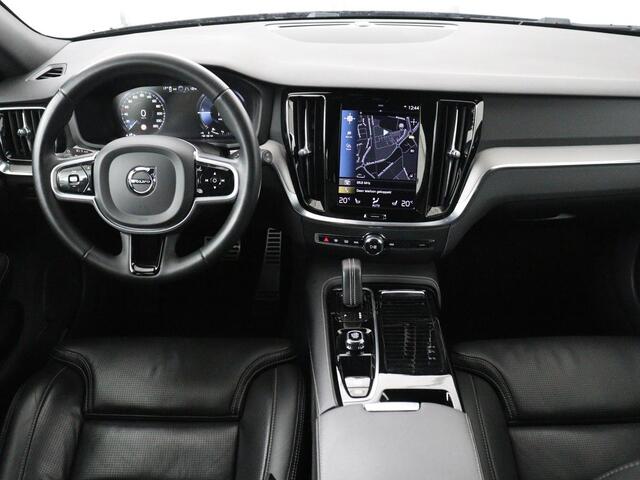 Volvo V60 2.0 T6 Recharge AWD R-Design | Trekhaak | Stoelventilatie | Massage | Memory | Adaptive cruise | Carplay | Camera | Keyless | Navigatie | Full LED | PHEV | Plug In