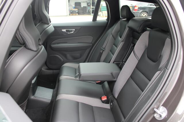 Volvo V60 T6 Plug-in hybrid AWD Plus Dark / 360° Camera / Audio Harman Kardon /