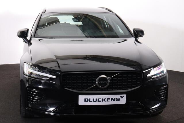 Volvo V60 T6 Recharge AWD Plus Dark - IntelliSafe Assist & Surround - 360º Camera - Harman/Kardon audio - Verwarmde voorstoelen, stuur & achterbank - Parkeersensoren voor & achter - Elektr. bedienb. voorstoelen met geheugen - Elektr. inklapbare trekhaak - 18' LMV
