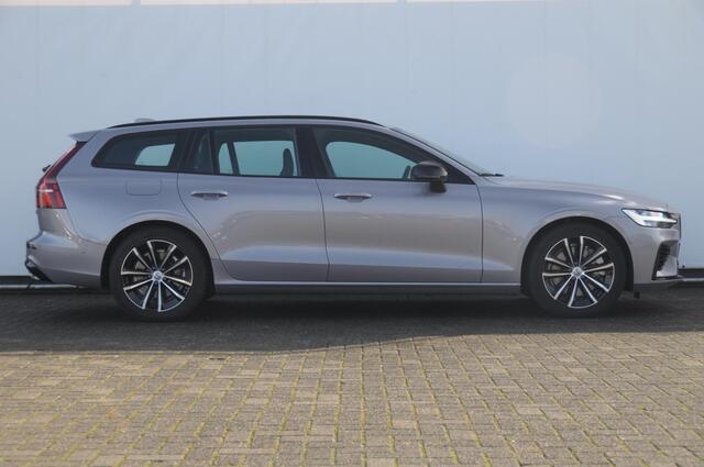 Volvo V60 T6 350PK Automaat AWD Plus Dark / Adaptive cruise control / Elektrische stoelen / Harman Kardon audio / Trekhaak / Pilot assist / BLIS / Stoel en stuur verwarming / Elektrische achterklep / Parkeersensoren met 360 camera / Google infotainment