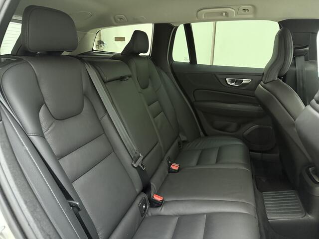 Volvo V60 T6 350pk AWD Plus Dark / 19'' / 360 Camera / Full-LED / Trekhaak / Harman&Kardon Audio / Elektr. Stoelen / ACC / BLIS / Getint glas / Stoel + Stuurw. Verwarming / Achterb. verwarming /