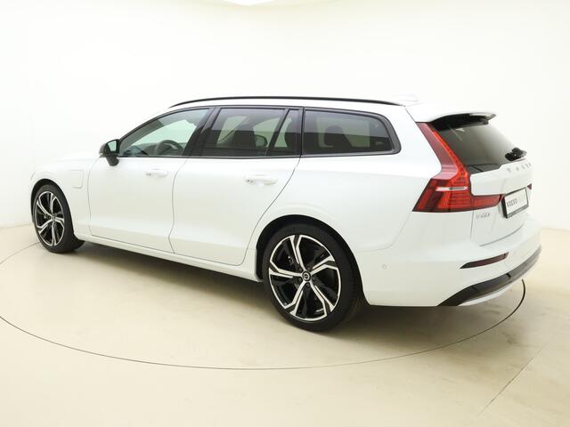 Volvo V60 T6 350pk AWD Plus Dark / 19'' / 360 Camera / Full-LED / Trekhaak / Harman&Kardon Audio / Elektr. Stoelen / ACC / BLIS / Getint glas / Stoel + Stuurw. Verwarming / Achterb. verwarming /