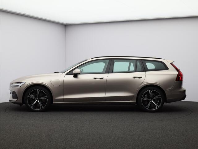 Volvo V60 2.0 T6 Plug-in hybrid AWD Core Business Ed. / Stoel-, stuurwiel- & achterbankverwarming / 360 camera / Harman Kardon / BLIS