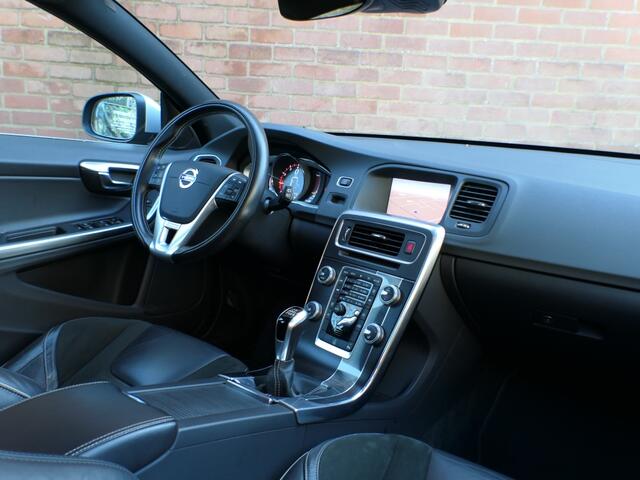 Volvo V60 2.0 T4 Bus. Sport 12 MND garantie Xenon / Trekhaak / Navi