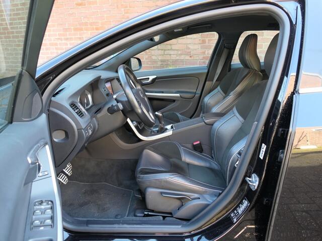 Volvo V60 2.0 T4 Bus. Sport 12 MND garantie Xenon / Trekhaak / Navi