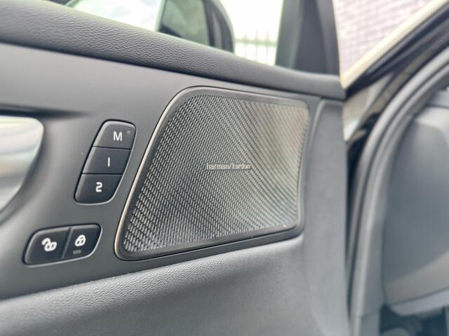Volvo V60 2.0 T6 Plug-in hybrid AWD Plus Dark | Sportstoelen | Trekhaak | Harman Kardon Audio | 360 Camera | Elektrisch Verstelbare Voorstoelen | Adaptive Cruise Control | Keyless