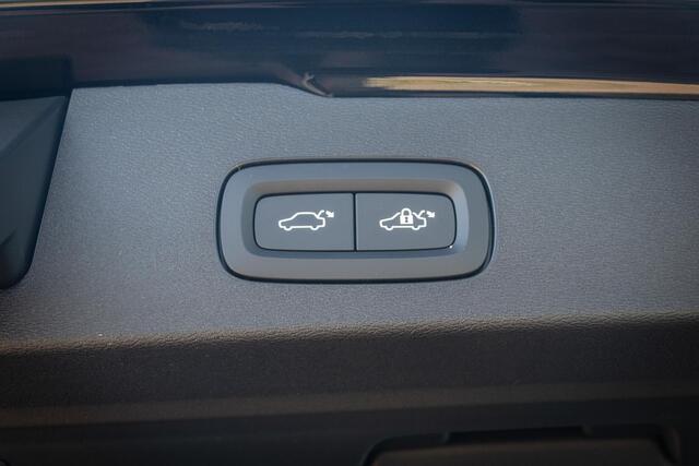 Volvo V60 2.0 T6 Plug-in hybrid AWD Ultra Bright | Adaptieve Cruise Control | Dodehoek Detectie | 360 Camera | Adaptieve Koplampen | Head-Up Display | Leder Blond | Elektr. Stoelen | Stoel+Stuurverwarming