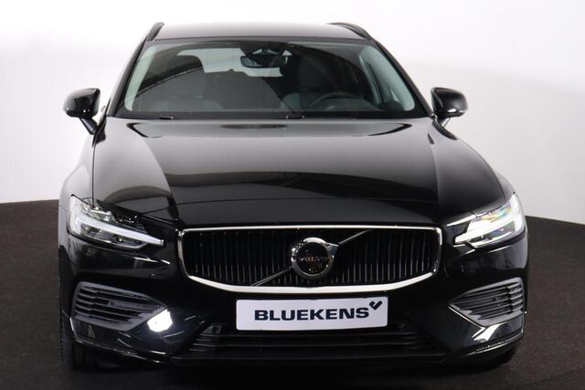 Volvo V60 T6 Plug-in hybrid AWD Core Bright - IntelliSafe Assist & Surround - 360º Camera - Harman/Kardon audio - Verwarmde voorstoelen, stuur & achterbank - Parkeersensoren voor & achter - Extra getint glas - 19' LMV