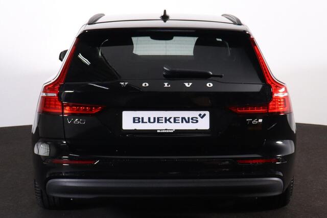 Volvo V60 T6 Plug-in hybrid AWD Core Bright - IntelliSafe Assist & Surround - 360º Camera - Harman/Kardon audio - Verwarmde voorstoelen, stuur & achterbank - Parkeersensoren voor & achter - Extra getint glas - 19' LMV