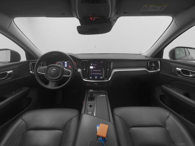 Volvo V60 2.0 B3 Momentum Advantage | CAMERA | LEDER