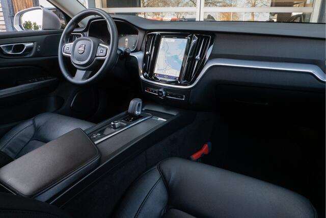 Volvo V60 2.0 B3 Aut. Essential Edition Leer/ Blis/ Camera/ Navigatie/ Pdc/ Carplay/ Full led/ Adapt. cruise