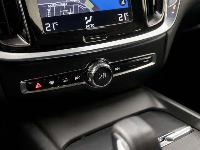 Volvo V60 2.0 B3 Momentum Sport 177Pk Automaat (APPLE CARPLAY, GROOT NAVI, GETINT GLAS, SPORTSTOELEN, PARKEERSENSOREN, DAKRAILS ZWART, LANE ASSIST, NIEUWE APK, NIEUWSTAAT)