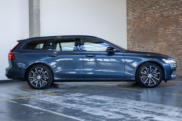 Volvo V60 2.0 T6 Plug-in hybrid AWD Plus Dark | Elektrische wegklapbare trekhaak | Adaptive Cruise Control | 360° Parkeercamera | Stoelverwarming | Stuurwielverwarming | Harman Kardon Premium Audio | Google infotainment | Longe Range