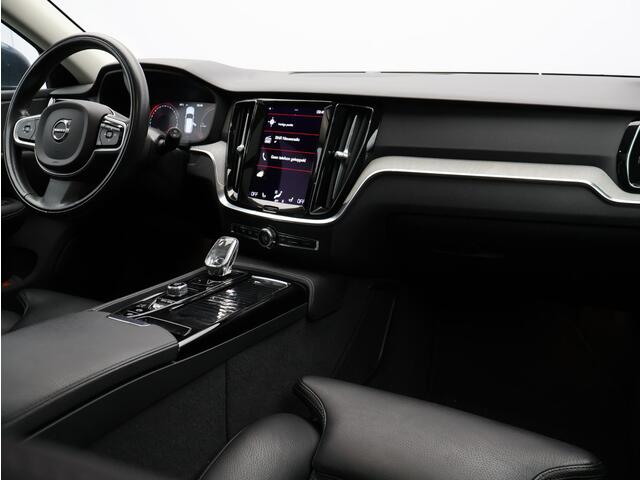Volvo V60 T6 AWD Recharge Inscription /Trekhaak / Pan. dak / 360 camera / Stoel+stuur+achterbankverwarming / Privacy glass