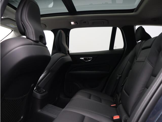 Volvo V60 T6 AWD Recharge Inscription /Trekhaak / Pan. dak / 360 camera / Stoel+stuur+achterbankverwarming / Privacy glass