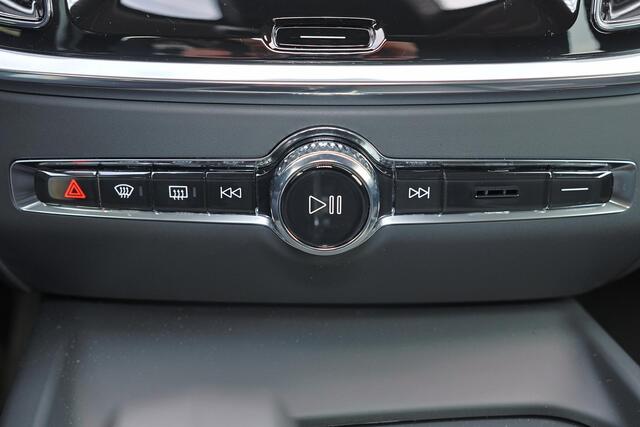 Volvo V60 B4 Essential Edition - Intellisafe Assist/Surround - LED-koplampen - Google Infotainment - Parkeersensoren v/a - Parkeercamera achter - Verwarmbare voorstoelen/achterbank - Verwarmbaar stuurwiel - 18' velgen