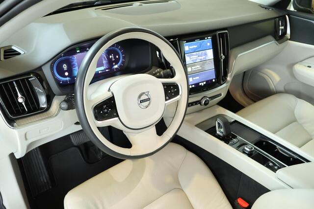 Volvo V60 B4 Core | Blond Lederen bekleding | Adaptive Cruise Control | Google Infotainment | Parkeersensoren voor + achter | Dealeronderhouden | Climate Control |