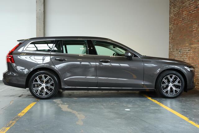 Volvo V60 B4 Core | Blond Lederen bekleding | Adaptive Cruise Control | Google Infotainment | Parkeersensoren voor + achter | Dealeronderhouden | Climate Control |