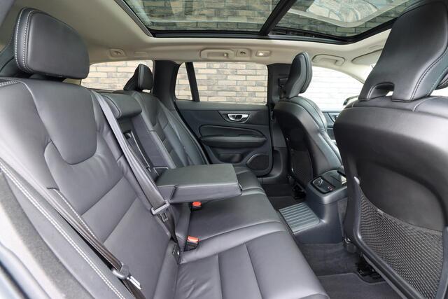 Volvo V60 T6 Plug-in hybrid AWD Plus Dark | PHEV | Long Range | Pilot Assist | Trekhaak | Panoramadak | Rijklaarprijs - incl.garantie