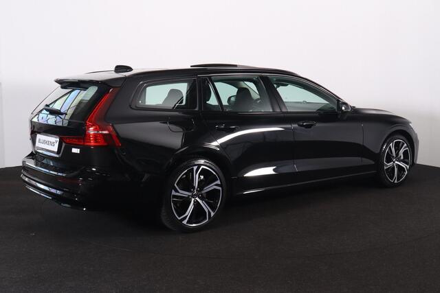 Volvo V60 T8 Recharge AWD Ultimate Dark - Panorama/schuifdak - IntelliSafe Assist & Surround - 360º Camera - Bowers & Wilkins audio - Adaptieve LED koplampen - Verwarmde voorstoelen, stuur & achterbank - Parkeersensoren voor & achter - Elektr. bedienb. voorstoelen 
