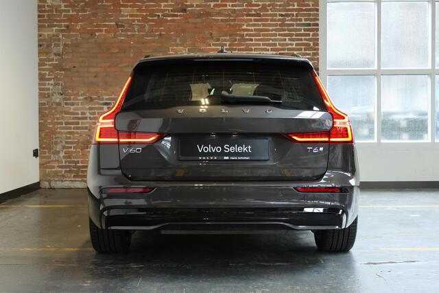 Volvo V60 T6 Plug-in hybrid AWD Plus Dark | Trekhaak | 360 graden camera | Verwarmbare voorstoelen, achterbank en stuurwiel | Premium audio by Harman Kardon | Adaptieve cruise control | Verwarmbare achterbank | Apple carplay/Android auto