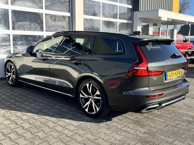 Volvo V60 2.0 T4 R-Design Leder Stoelverwarming Stuurwielbediening Parkeersensoren voor en achter Apple carplay Airco Cruise controle R-line Elektrische achterklep