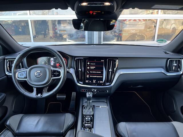 Volvo V60 2.0 T4 R-Design Leder Stoelverwarming Stuurwielbediening Parkeersensoren voor en achter Apple carplay Airco Cruise controle R-line Elektrische achterklep