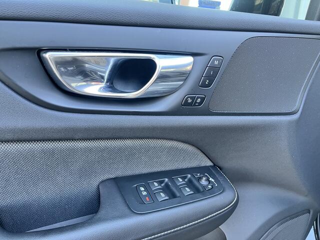 Volvo V60 2.0 T4 R-Design Leder Stoelverwarming Stuurwielbediening Parkeersensoren voor en achter Apple carplay Airco Cruise controle R-line Elektrische achterklep