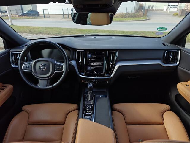Volvo V60 T4 Momentum Pro | Rijklaarprijs | Trekhaak | Leer | Intellisafe |